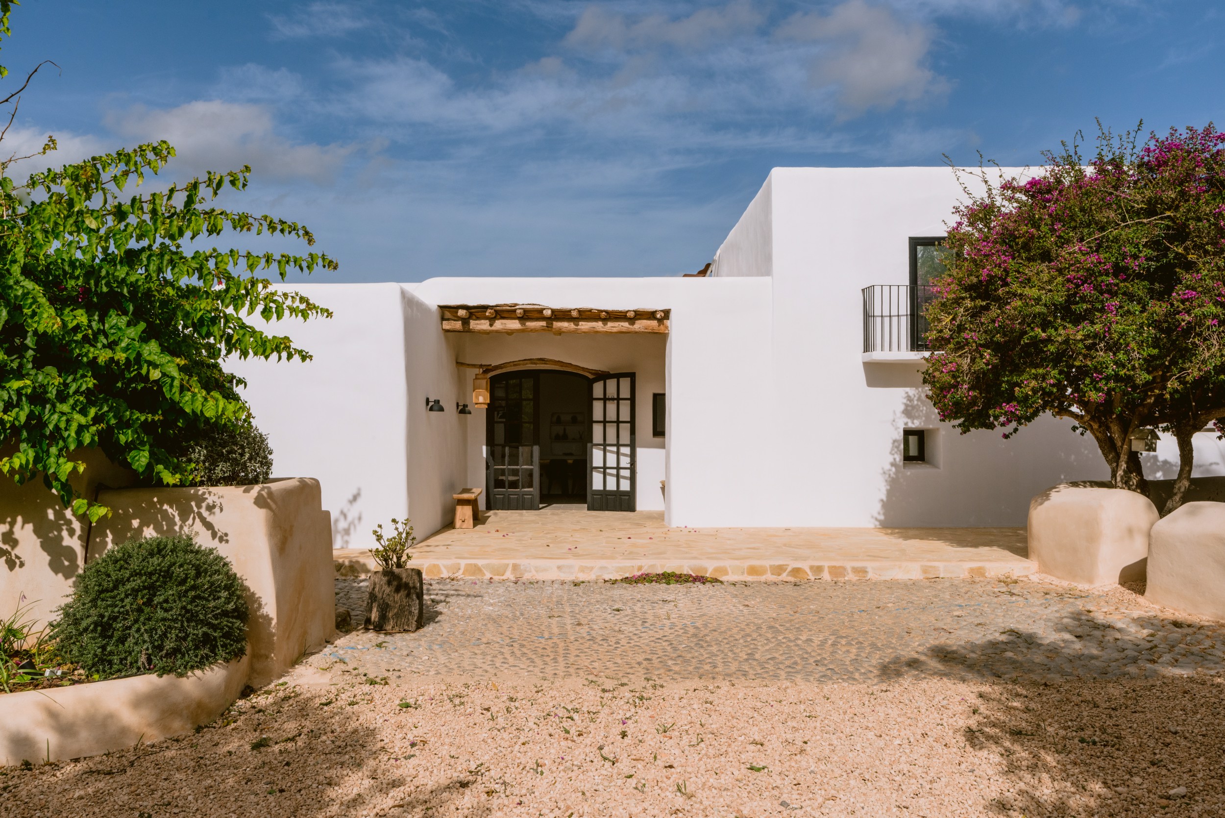 Impeccably restored traditional finca with spacious casita 