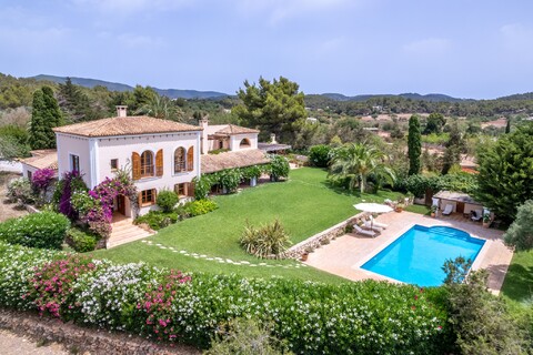 Charming and authentic country home in the Ibiza countryside