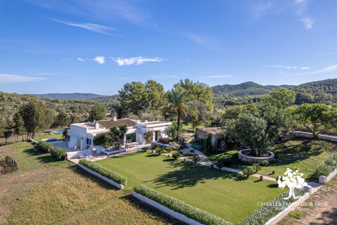 Gorgeous finca on a large countryside plot